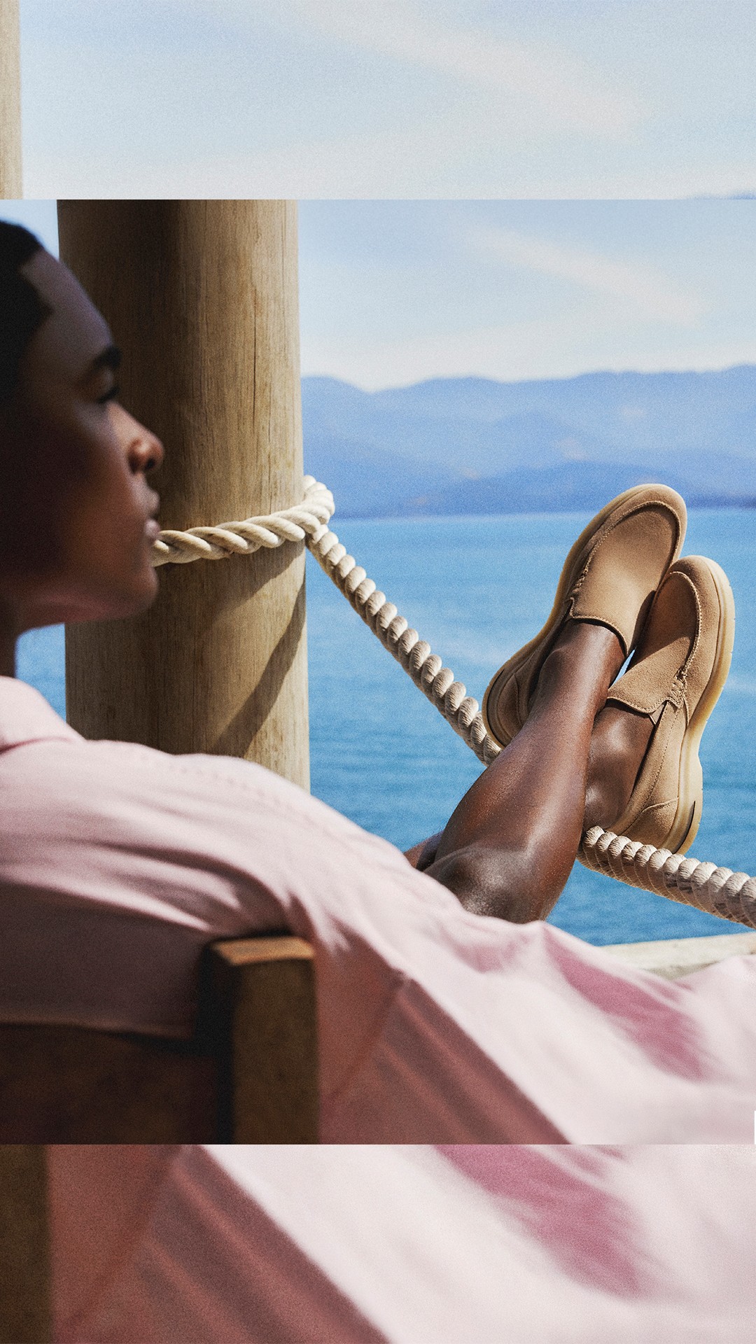 Correios employee delivering a package