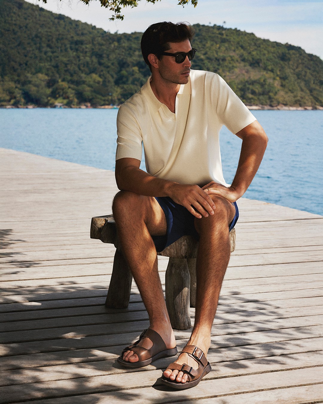 Correios employee sorting packages