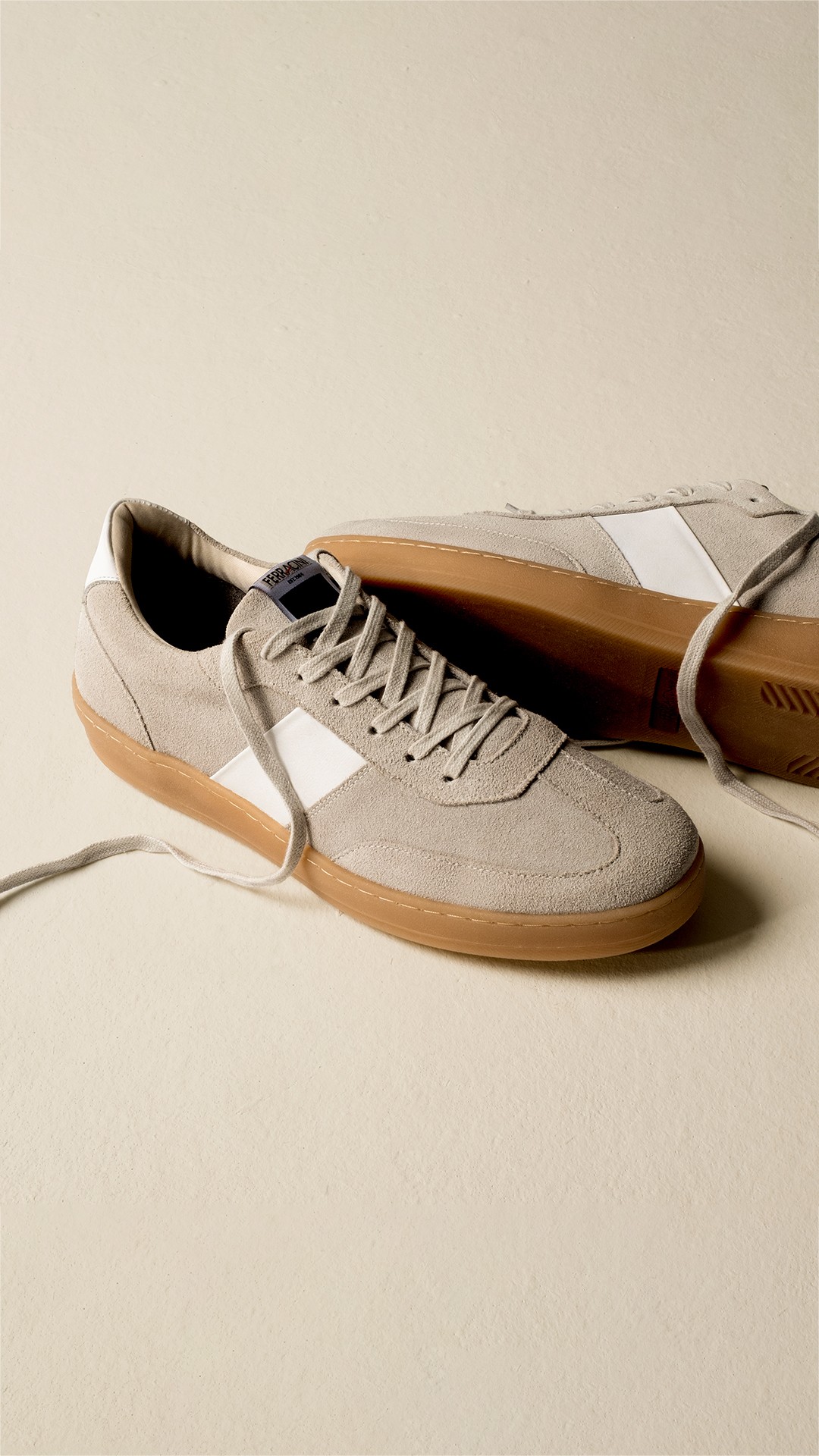 Correios employee at a counter